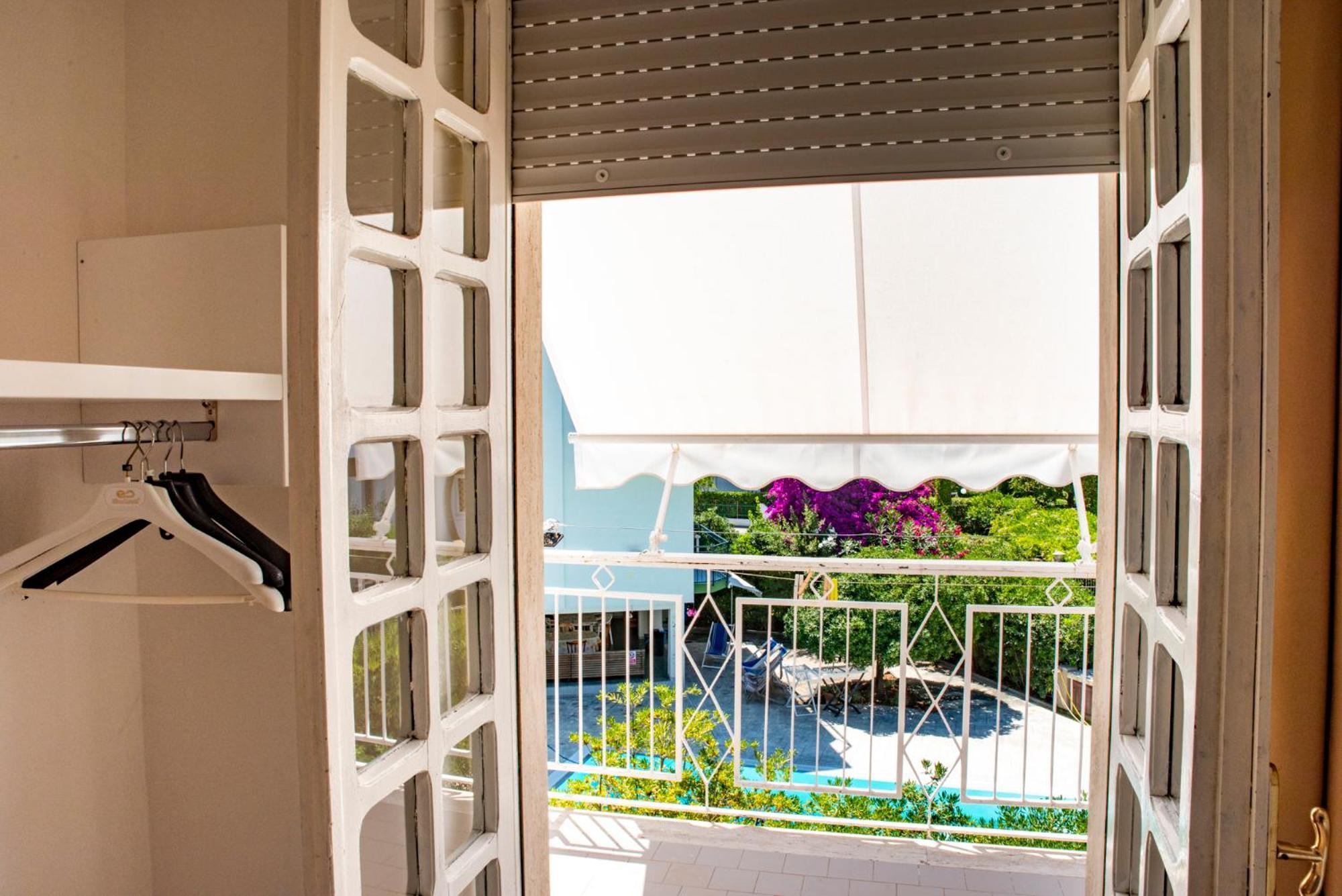 Solaris Paestum Bed and Breakfast Exteriör bild