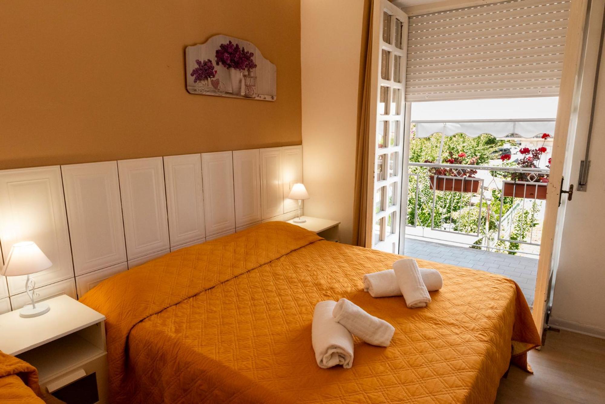 Solaris Paestum Bed and Breakfast Exteriör bild